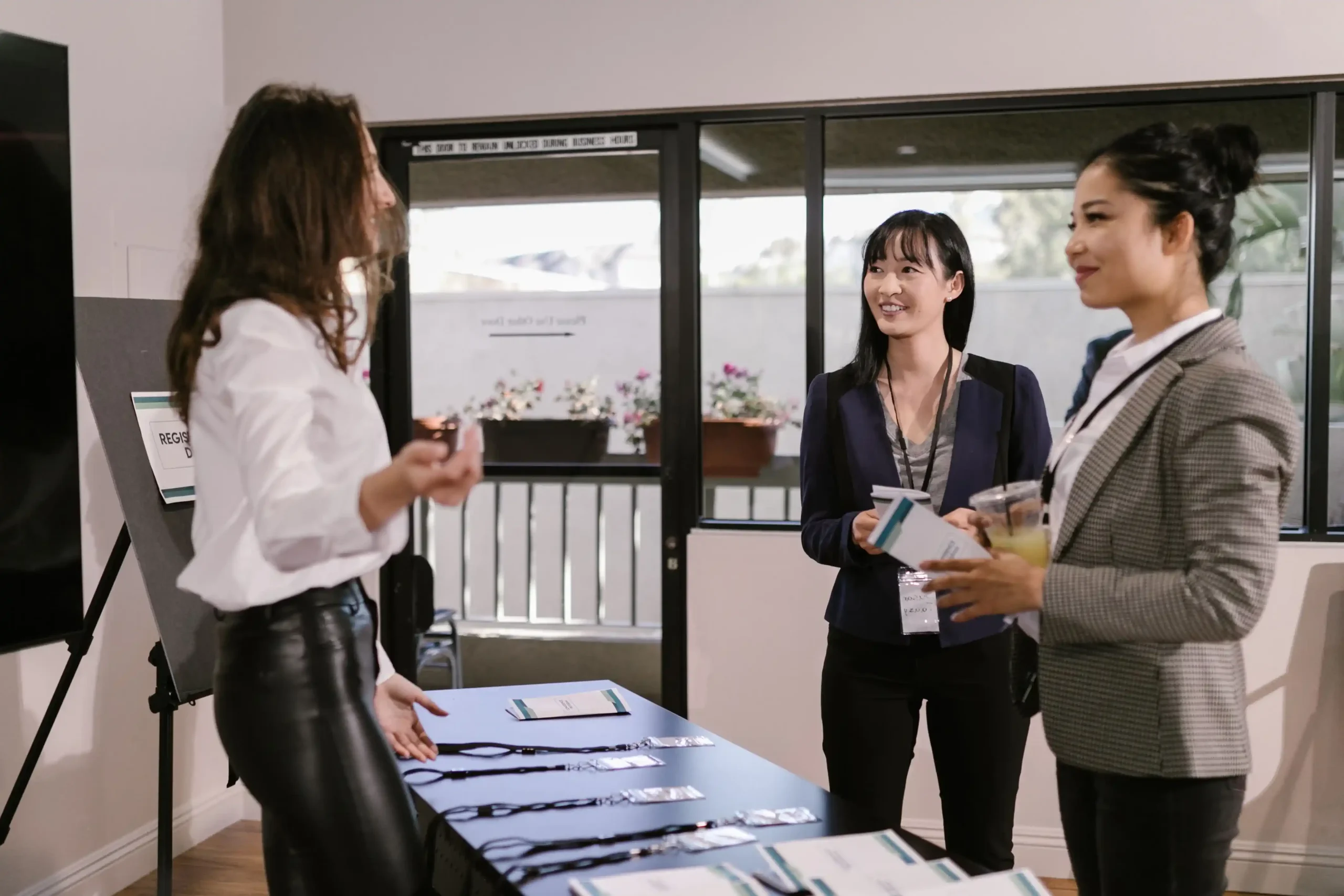 Professionals attending networking events Singapore to build business relationships and discover new opportunities.